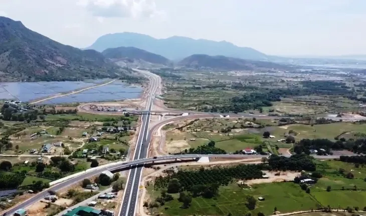 Chuẩn bị đưa thêm 150km cao tốc Bắc Nam vào khai thác dịp 19/5 - Ảnh 3. Chuẩn bị đưa thêm 150km cao tốc Bắc Nam vào khai thác dịp 19/5 - Ảnh 3.
