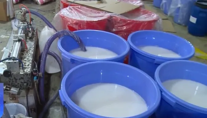 Tràn lan dầu gội đầu giả trên chợ mạng - Ảnh 4. Tràn lan dầu gội đầu giả trên chợ mạng - Ảnh 4.