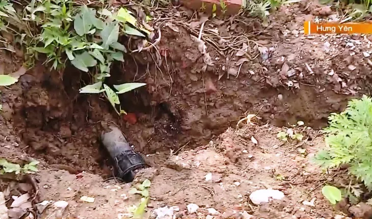 Hàng trăm hộ dân bị mất nước sinh hoạt chỉ vì 1 mấu nối đường ống - Ảnh 3. Hàng trăm hộ dân bị mất nước sinh hoạt chỉ vì 1 mấu nối đường ống - Ảnh 3.