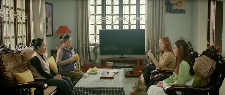 Gia đình mình vui bất thình lình - Tập 20: Nóng giận, mẹ Trâm Anh buông lời khinh thường nhà thông gia - Ảnh 4. Gia đình mình vui bất thình lình - Tập 20: Nóng giận, mẹ Trâm Anh buông lời khinh thường nhà thông gia - Ảnh 4.