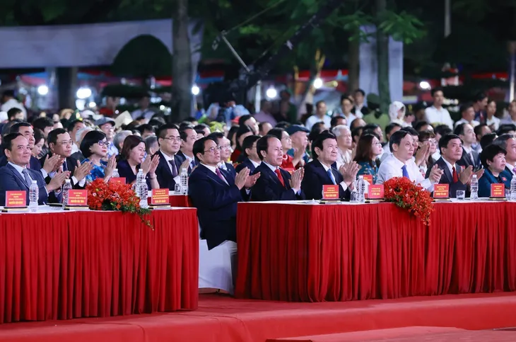 Thủ tướng Phạm Minh Chính dự khai mạc Lễ hội Hoa Phượng đỏ Hải Phòng 2023 - Ảnh 1. Thủ tướng Phạm Minh Chính dự khai mạc Lễ hội Hoa Phượng đỏ Hải Phòng 2023 - Ảnh 1.