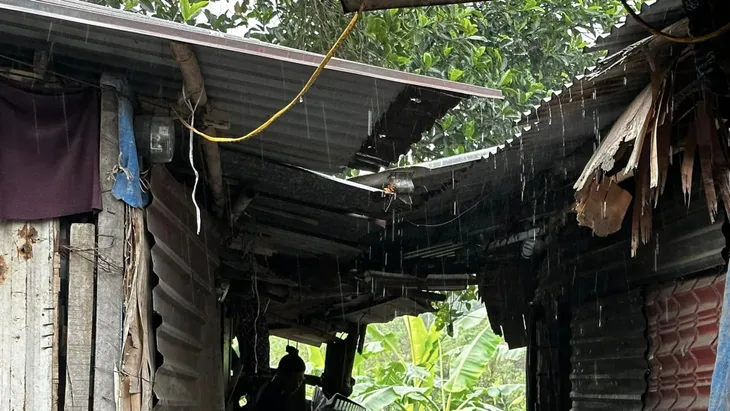 Cuộc đời vẫn đẹp sao: Cận cảnh phòng Lưu Luyến sát bãi rác, cống hôi thối - Ảnh 6. Cuộc đời vẫn đẹp sao: Cận cảnh phòng Lưu Luyến sát bãi rác, cống hôi thối - Ảnh 6.
