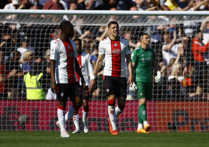 Southampton trở thành đội đầu tiên xuống hạng - Ảnh 2. Southampton trở thành đội đầu tiên xuống hạng - Ảnh 2.