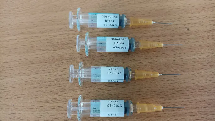 Đình chỉ công tác 2 cán bộ y tế liên quan vụ tiêm vaccine hết hạn cho trẻ - Ảnh 1. Đình chỉ công tác 2 cán bộ y tế liên quan vụ tiêm vaccine hết hạn cho trẻ - Ảnh 1.