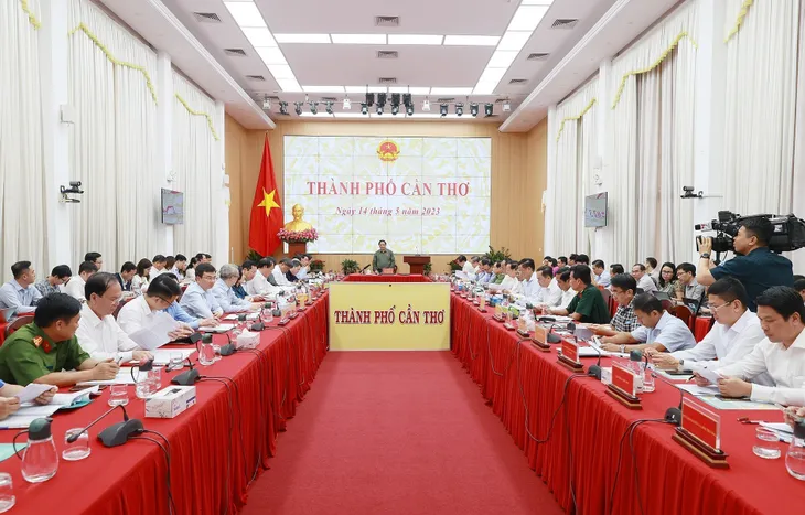 Thủ tướng Phạm Minh Chính làm việc về tháo gỡ khó khăn, thúc đẩy phát triển Cần Thơ - Ảnh 1. Thủ tướng Phạm Minh Chính làm việc về tháo gỡ khó khăn, thúc đẩy phát triển Cần Thơ - Ảnh 1.
