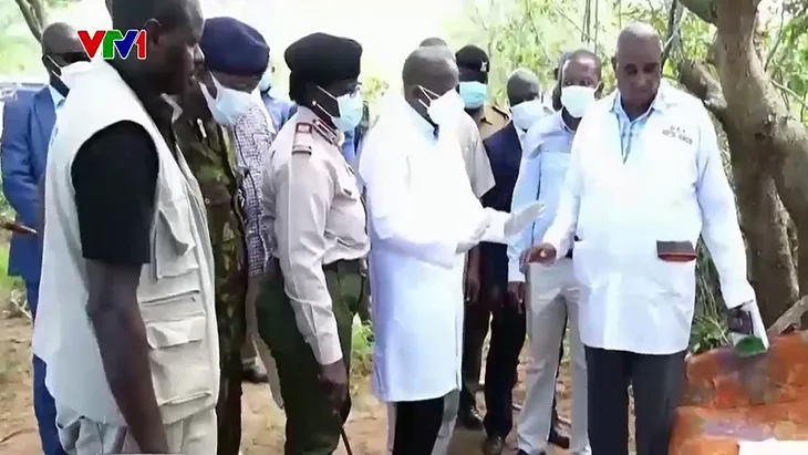 Phát hiện 200 thi thể liên quan giáo phái tuyệt thực tại Kenya - Ảnh 1. Phát hiện 200 thi thể liên quan giáo phái tuyệt thực tại Kenya - Ảnh 1.
