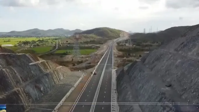 Cao tốc Cam Lâm - Nha Trang trước ngày thông xe - Ảnh 1. Cao tốc Cam Lâm - Nha Trang trước ngày thông xe - Ảnh 1.