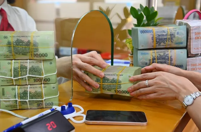 Gói hỗ trợ lãi suất 40.000 tỷ đồng giải ngân được 0,64%: Nghịch lý có tiền không tiêu được - Ảnh 1. Gói hỗ trợ lãi suất 40.000 tỷ đồng giải ngân được 0,64%: Nghịch lý có tiền không tiêu được - Ảnh 1.