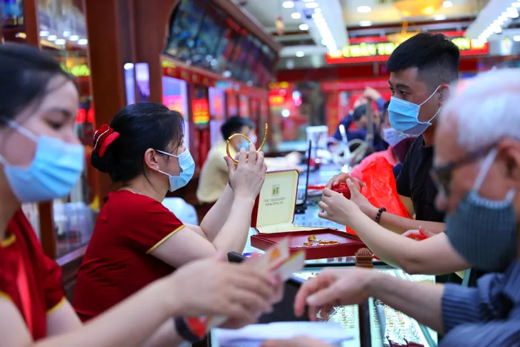 Giá vàng thế giới tăng, trong nước trái chiều - Ảnh 1. Giá vàng thế giới tăng, trong nước trái chiều - Ảnh 1.