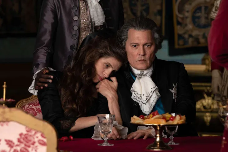 Nhận 7 phút vỗ tay tại LHP Cannes, phim của Johnny Depp vẫn bị chê tẻ nhạt và thất vọng - Ảnh 3. Nhận 7 phút vỗ tay tại LHP Cannes, phim của Johnny Depp vẫn bị chê tẻ nhạt và thất vọng - Ảnh 3.
