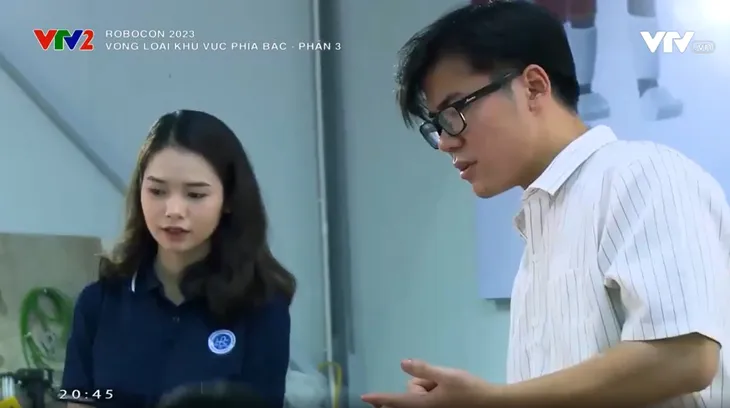 Các sinh viên trường Cao đẳng Công nghệ Bách khoa Hà Nội say mê chế tạo robot - Ảnh 1. Các sinh viên trường Cao đẳng Công nghệ Bách khoa Hà Nội say mê chế tạo robot - Ảnh 1.