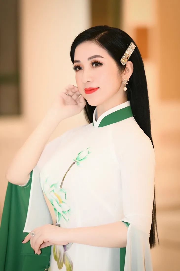 Sao Mai Phương Nga ra mắt hai MV mừng sinh nhật Bác - Ảnh 1. Sao Mai Phương Nga ra mắt hai MV mừng sinh nhật Bác - Ảnh 1.