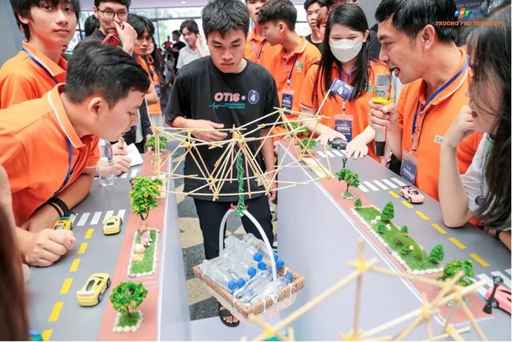 Chú trọng đào tạo CNTT từ cấp phổ thông giúp học sinh thỏa sức sáng tạo - Ảnh 2. Chú trọng đào tạo CNTT từ cấp phổ thông giúp học sinh thỏa sức sáng tạo - Ảnh 2.