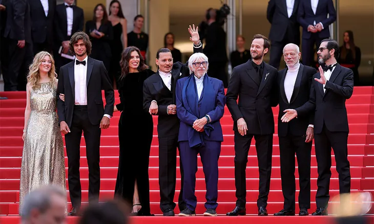 Johnny Depp rơm rớm nước mắt tại buổi ra mắt phim ở Cannes 2023 - Ảnh 1. Johnny Depp rơm rớm nước mắt tại buổi ra mắt phim ở Cannes 2023 - Ảnh 1.