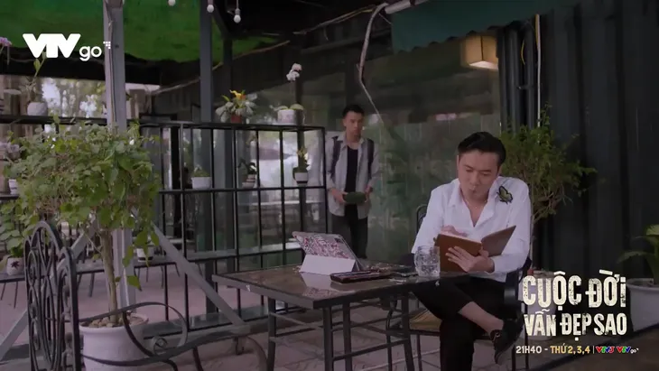 Cuộc đời vẫn đẹp sao - Tập 21: Thạch lấy tiền đâu mua đồng hồ mới đền chủ quán? - Ảnh 1. Cuộc đời vẫn đẹp sao - Tập 21: Thạch lấy tiền đâu mua đồng hồ mới đền chủ quán? - Ảnh 1.