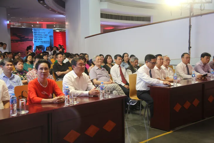 Khai mạc trưng bày chuyên đề Bác Hồ với Thủ đô Hà Nội - Ảnh 3. Khai mạc trưng bày chuyên đề Bác Hồ với Thủ đô Hà Nội - Ảnh 3.