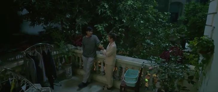 Gia đình mình vui bất thình lình - Tập 21: Nhìn bàn tay trống trơn không nhẫn cưới, Thành nghĩ đến cảnh Hà phát điên gầm lên - Ảnh 9. Gia đình mình vui bất thình lình - Tập 21: Nhìn bàn tay trống trơn không nhẫn cưới, Thành nghĩ đến cảnh Hà phát điên gầm lên - Ảnh 9.