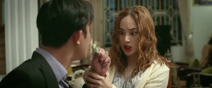 Gia đình mình vui bất thình lình - Tập 21: Nhìn bàn tay trống trơn không nhẫn cưới, Thành nghĩ đến cảnh Hà phát điên gầm lên - Ảnh 21. Gia đình mình vui bất thình lình - Tập 21: Nhìn bàn tay trống trơn không nhẫn cưới, Thành nghĩ đến cảnh Hà phát điên gầm lên - Ảnh 21.