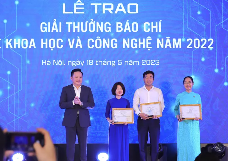 Trao giải thưởng báo chí về khoa học và công nghệ năm 2022 - Ảnh 6. Trao giải thưởng báo chí về khoa học và công nghệ năm 2022 - Ảnh 6.