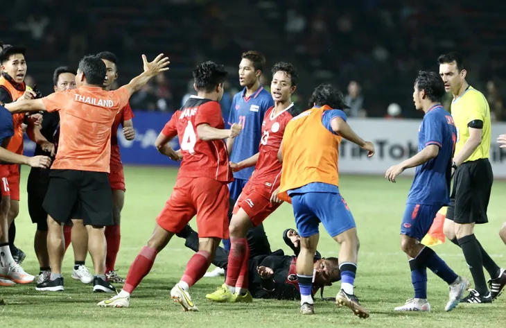 Thái Lan ra án phạt vụ ẩu đả trong trận chung kết SEA Games 32 - Ảnh 2. Thái Lan ra án phạt vụ ẩu đả trong trận chung kết SEA Games 32 - Ảnh 2.