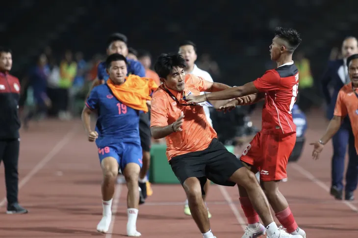 Thái Lan ra án phạt vụ ẩu đả trong trận chung kết SEA Games 32 - Ảnh 1. Thái Lan ra án phạt vụ ẩu đả trong trận chung kết SEA Games 32 - Ảnh 1.