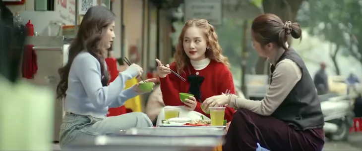 Gia đình mình vui bất thình lình - Tập 22: Sung sướng vì đẩy ngã celeb, Hà chưa nhận ra biểu hiện lạ của chồng - Ảnh 8. Gia đình mình vui bất thình lình - Tập 22: Sung sướng vì đẩy ngã celeb, Hà chưa nhận ra biểu hiện lạ của chồng - Ảnh 8.