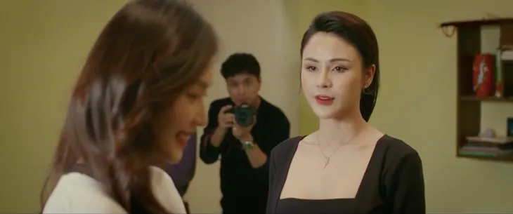 Gia đình mình vui bất thình lình - Tập 22: Sung sướng vì đẩy ngã celeb, Hà chưa nhận ra biểu hiện lạ của chồng - Ảnh 33. Gia đình mình vui bất thình lình - Tập 22: Sung sướng vì đẩy ngã celeb, Hà chưa nhận ra biểu hiện lạ của chồng - Ảnh 33.