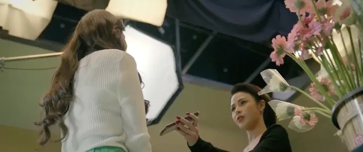 Gia đình mình vui bất thình lình - Tập 22: Sung sướng vì đẩy ngã celeb, Hà chưa nhận ra biểu hiện lạ của chồng - Ảnh 34. Gia đình mình vui bất thình lình - Tập 22: Sung sướng vì đẩy ngã celeb, Hà chưa nhận ra biểu hiện lạ của chồng - Ảnh 34.