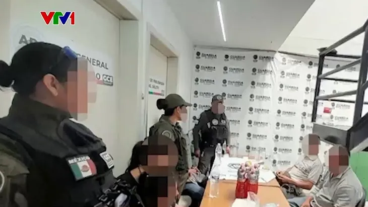 Giải cứu 49 người di cư bị bắt cóc ở Mexico - Ảnh 1. Giải cứu 49 người di cư bị bắt cóc ở Mexico - Ảnh 1.