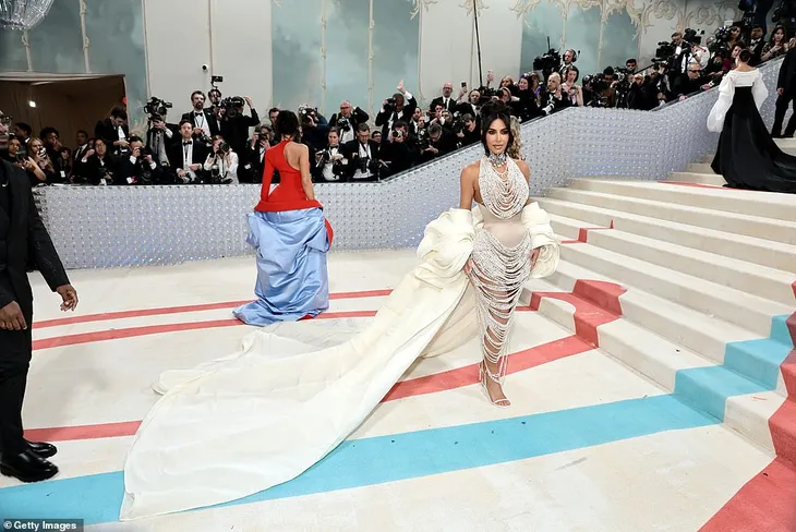Met Gala 2023 tưởng nhớ NTK Karl Lagerfeld: Cực xa hoa và lộng lẫy - Ảnh 1. Met Gala 2023 tưởng nhớ NTK Karl Lagerfeld: Cực xa hoa và lộng lẫy - Ảnh 1.