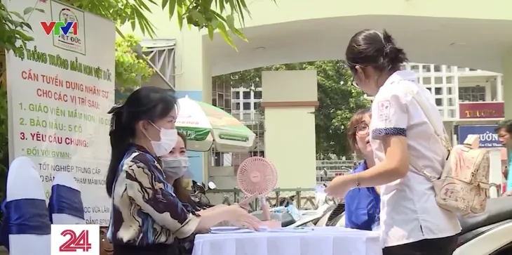 Nhiều trường mầm non tại TP Hồ Chí Minh loay hoay tuyển giáo viên - Ảnh 2. Nhiều trường mầm non tại TP Hồ Chí Minh loay hoay tuyển giáo viên - Ảnh 2.