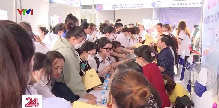Nhiều trường mầm non tại TP Hồ Chí Minh loay hoay tuyển giáo viên - Ảnh 3. Nhiều trường mầm non tại TP Hồ Chí Minh loay hoay tuyển giáo viên - Ảnh 3.