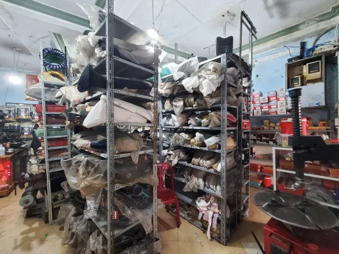 TP Hồ Chí Minh tổng kiểm tra các cơ sở độ xe máy - Ảnh 3. TP Hồ Chí Minh tổng kiểm tra các cơ sở độ xe máy - Ảnh 3.