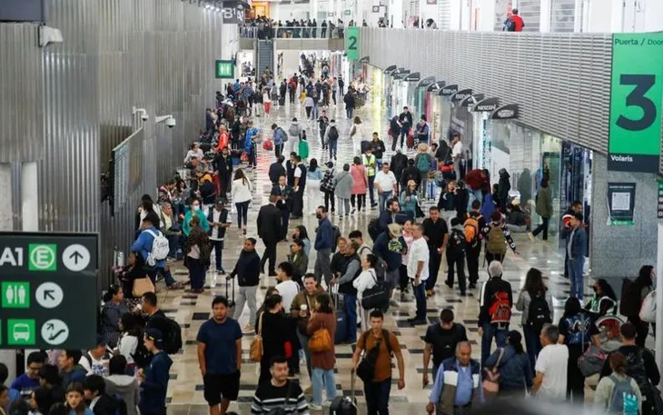 Sân bay Mexico City nối lại hoạt động sau khi phải đóng cửa vì tro bụi núi lửa - Ảnh 1. Sân bay Mexico City nối lại hoạt động sau khi phải đóng cửa vì tro bụi núi lửa - Ảnh 1.
