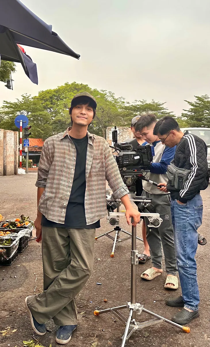 Cuộc đời vẫn đẹp sao: Bất ngờ 2 ngày mỗi tháng đoàn phim phải tránh quay ở chợ - Ảnh 2. Cuộc đời vẫn đẹp sao: Bất ngờ 2 ngày mỗi tháng đoàn phim phải tránh quay ở chợ - Ảnh 2.