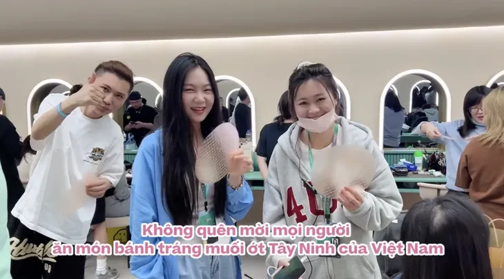 Chi Pu mang nhiều nét văn hóa Việt tới Đạp gió 2023 - Ảnh 1. Chi Pu mang nhiều nét văn hóa Việt tới Đạp gió 2023 - Ảnh 1.