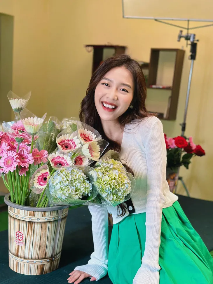 Hậu trường Gia đình mình vui bất thình lình: Thanh Sơn hạnh phúc bên vợ cũ, người yêu cũ và vợ mới - Ảnh 4. Hậu trường Gia đình mình vui bất thình lình: Thanh Sơn hạnh phúc bên vợ cũ, người yêu cũ và vợ mới - Ảnh 4.