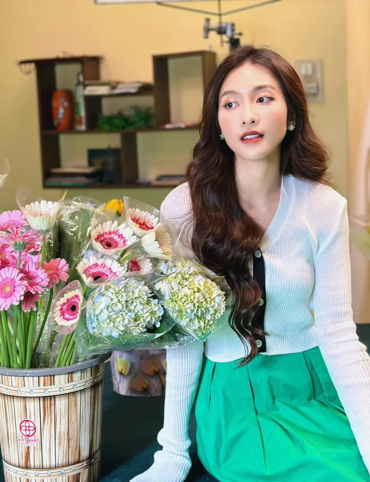 Hậu trường Gia đình mình vui bất thình lình: Thanh Sơn hạnh phúc bên vợ cũ, người yêu cũ và vợ mới - Ảnh 5. Hậu trường Gia đình mình vui bất thình lình: Thanh Sơn hạnh phúc bên vợ cũ, người yêu cũ và vợ mới - Ảnh 5.