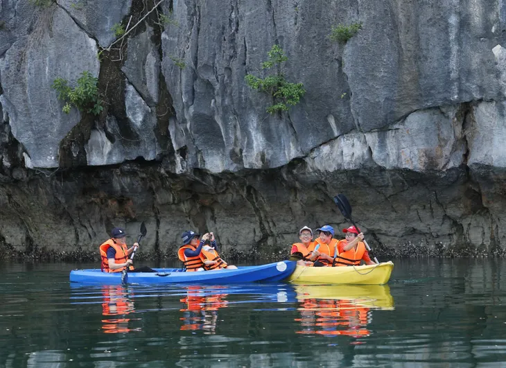 Tour nội địa hè giá cao khiến du khách chùn chân - Ảnh 1. Tour nội địa hè giá cao khiến du khách chùn chân - Ảnh 1.