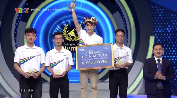 Đường lên đỉnh Olympia 23: Nam sinh Hà Nội có chiến thắng thuyết phục - Ảnh 8. Đường lên đỉnh Olympia 23: Nam sinh Hà Nội có chiến thắng thuyết phục - Ảnh 8.
