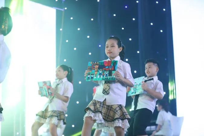 Học sinh phổ thông biểu diễn nghệ thuật gây quỹ từ thiện vì người nghèo - Ảnh 1. Học sinh phổ thông biểu diễn nghệ thuật gây quỹ từ thiện vì người nghèo - Ảnh 1.