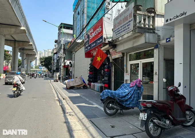 Nhà phố Hà Nội được rao bán rầm rộ, giá lên tới cả tỷ đồng/m2 - Ảnh 1. Nhà phố Hà Nội được rao bán rầm rộ, giá lên tới cả tỷ đồng/m2 - Ảnh 1.