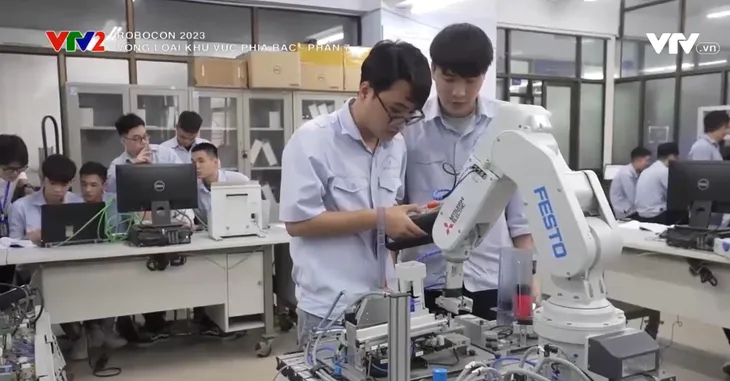 Trường Đại học Sư phạm Kỹ thuật Hưng Yên tiếp nối truyền thống tham gia Robocon - Ảnh 1. Trường Đại học Sư phạm Kỹ thuật Hưng Yên tiếp nối truyền thống tham gia Robocon - Ảnh 1.