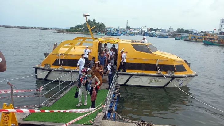 Phú Quốc đón tàu du lịch quốc tế đầu tiên sau dịch COVID-19 - Ảnh 1. Phú Quốc đón tàu du lịch quốc tế đầu tiên sau dịch COVID-19 - Ảnh 1.