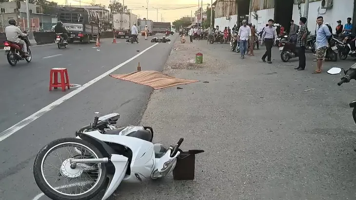 Tiền Giang: Điều tra vụ tai nạn giao thông liên hoàn trên quốc lộ 1A làm 5 người thương vong - Ảnh 2. Tiền Giang: Điều tra vụ tai nạn giao thông liên hoàn trên quốc lộ 1A làm 5 người thương vong - Ảnh 2.