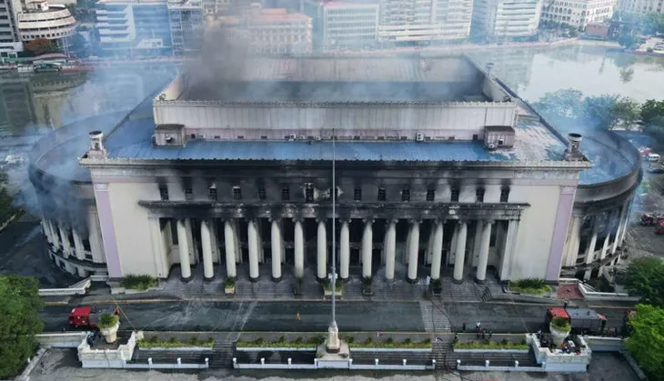 Cháy tòa nhà bưu điện ở thủ đô Philippines, 4 người bị thương - Ảnh 2. Cháy tòa nhà bưu điện ở thủ đô Philippines, 4 người bị thương - Ảnh 2.