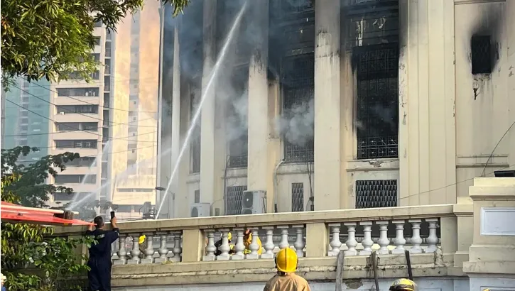 Cháy tòa nhà bưu điện ở thủ đô Philippines, 4 người bị thương - Ảnh 5. Cháy tòa nhà bưu điện ở thủ đô Philippines, 4 người bị thương - Ảnh 5.