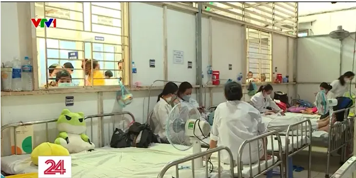 Nghịch lý bệnh viện cũ xuống cấp còn bệnh viện mới bỏ hoang - Ảnh 2. Nghịch lý bệnh viện cũ xuống cấp còn bệnh viện mới bỏ hoang - Ảnh 2.
