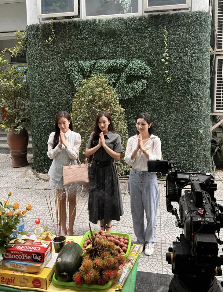 VFC khai máy 2 phim mới đúng những ngày nắng nóng - Ảnh 1. VFC khai máy 2 phim mới đúng những ngày nắng nóng - Ảnh 1.