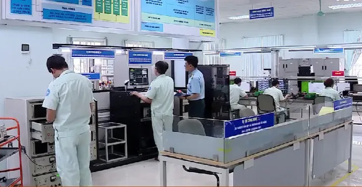 Sức sáng tạo của các kỹ sư trẻ phòng không - không quân - Ảnh 1. Sức sáng tạo của các kỹ sư trẻ phòng không - không quân - Ảnh 1.